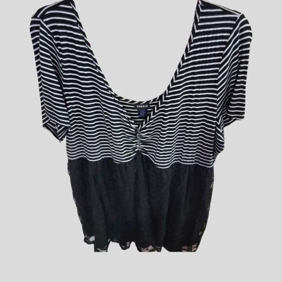 TORRID Plus Size Black & White Striped Peplum Lace V-Neck Tunic/Dress - Picture 4 of 16